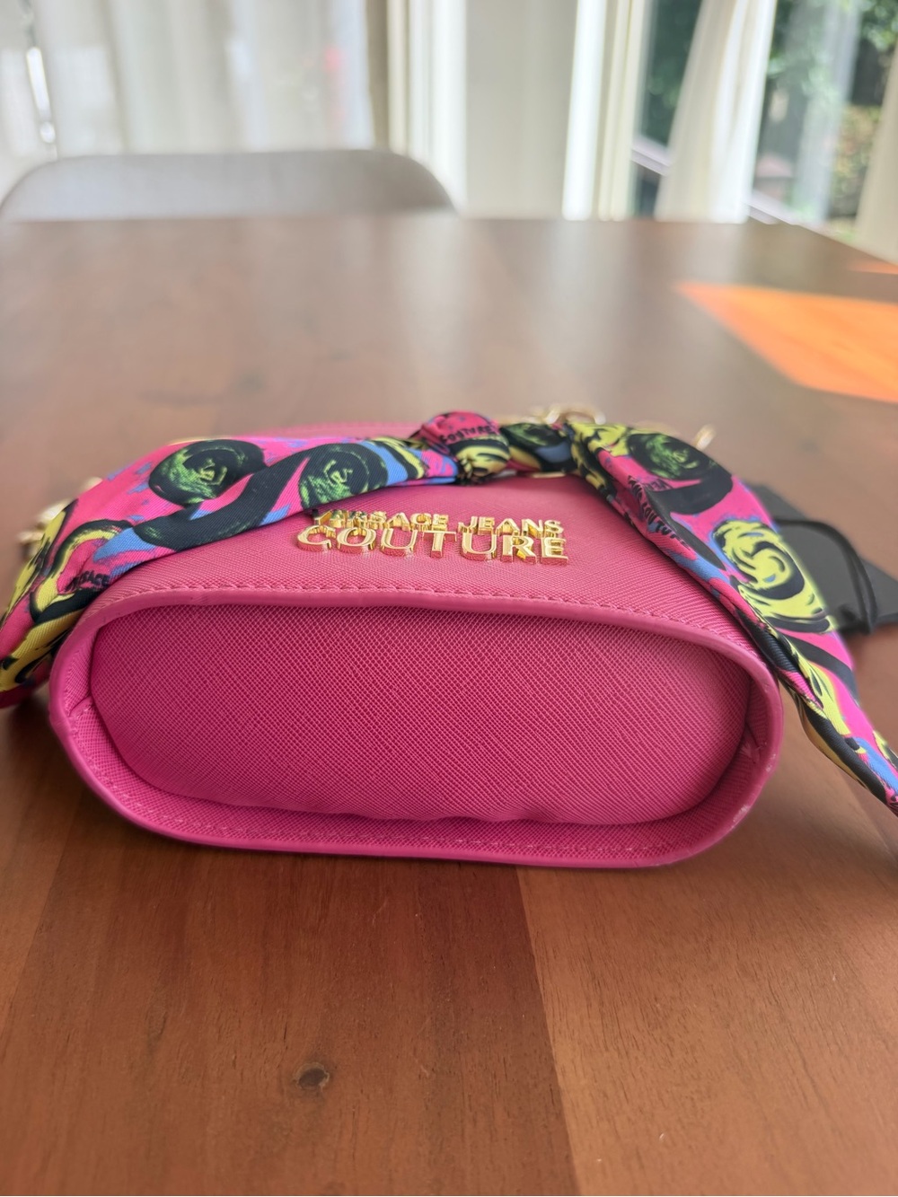 💖 NWT Versace Jeans Couture Thelma Mini Bucket Bag | Pink Scarf & Gold Chain - Picture 5 of 8